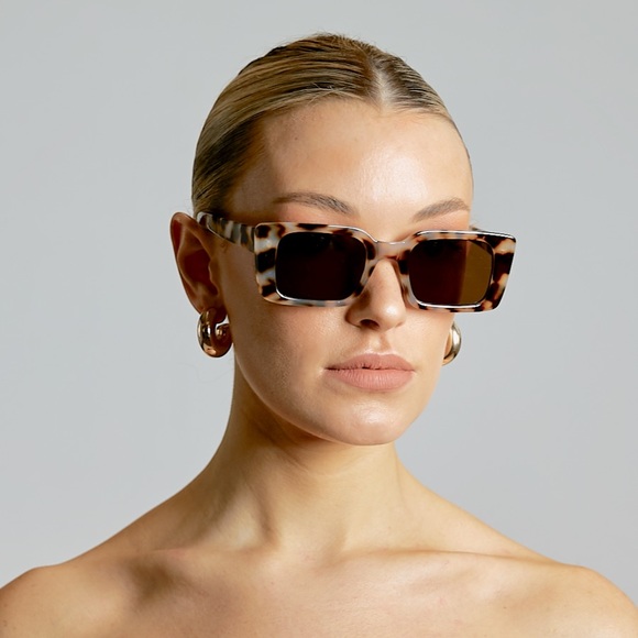 BOGO! The Paige Sunglasses Tortoiseshell rectangle Y2K style - Boutique NEW - Picture 4 of 5